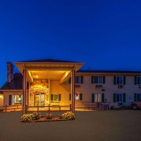 Hotel Super 8 By Wyndham Berlin Wi Exterior foto