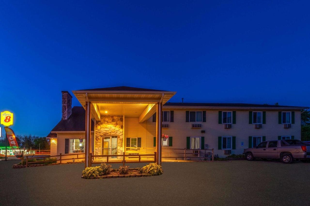 Hotel Super 8 By Wyndham Berlin Wi Exterior foto